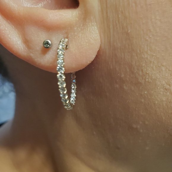 BRAND NEW 14K WHITE GOLD DIAMOND EARRINGS. - Picture 7 of 8